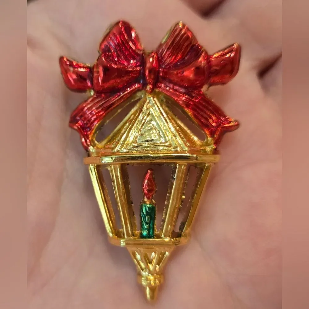 🎄🛍❤️ VINTAGE CHRISTMAS LANTERN BROOCH PIN